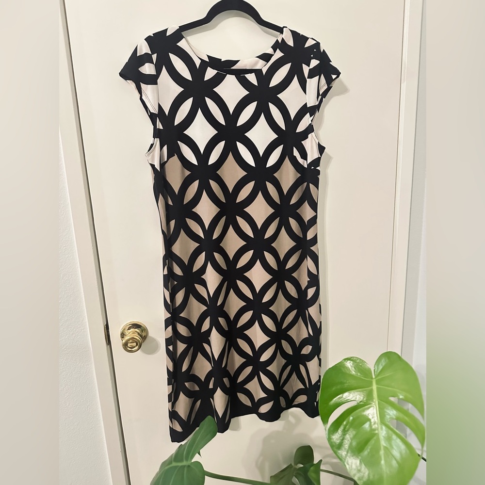 ⌛️Roz & Ali Tan Geometric Cocktail Dress Crew Neck